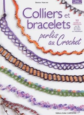 Colliers et bracelet perlés au crochet